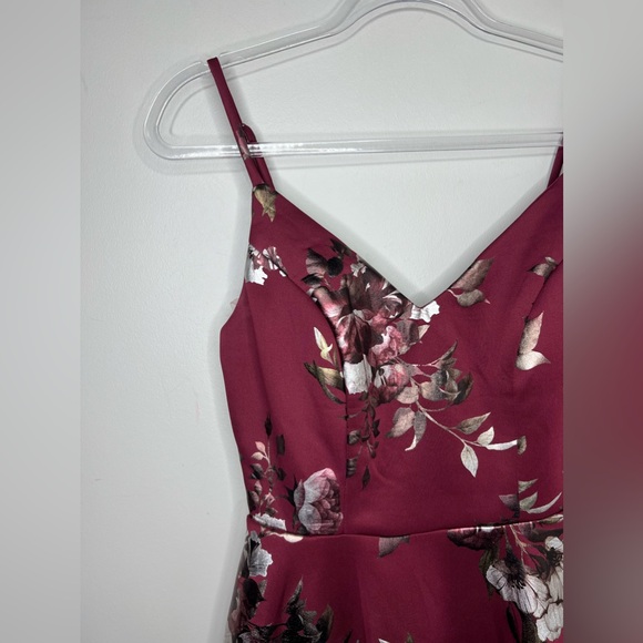 Crystal Doll maroon/red floral v-front peplum hem lined dress. Medium. - Picture 5 of 9